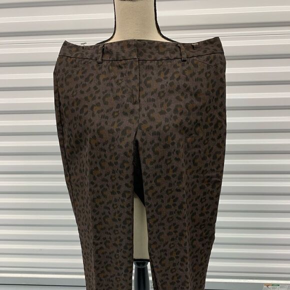 Larry Levine Capris  - Picture 1 of 4